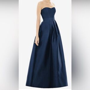 STRAPLESS PLEATED DRESS IN MIDNIGHT NAVY